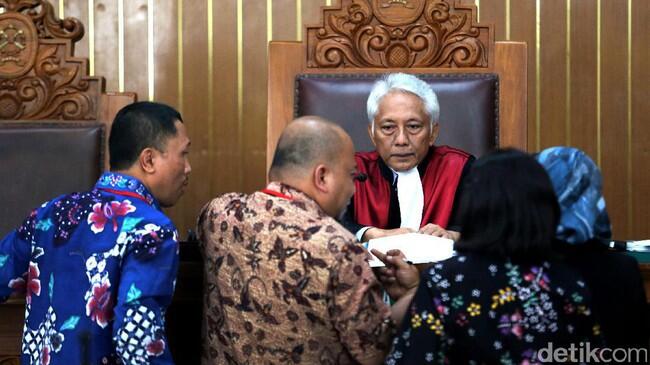 Eksepsi KPK Ditolak, Hakim Tegaskan Praperadilan Novanto Sah