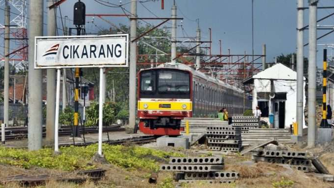 KRL Bekasi-Cikarang Ditunda, Puluhan Calon Penumpang Kecele