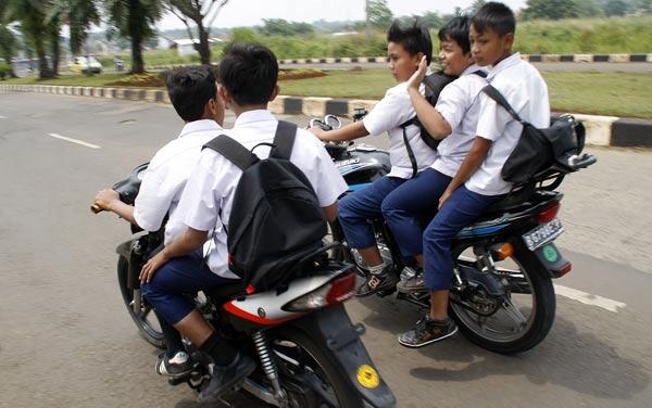 Beri Hadiah Motor ke Anak Bawah Umur Sama Saja Memberi Senjata