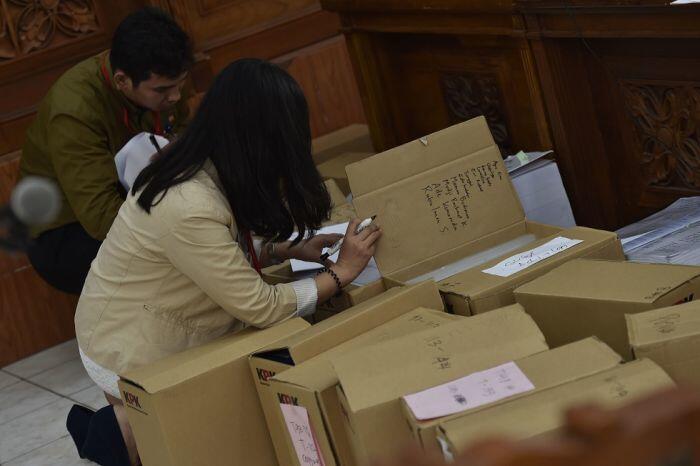  Tumpukan dokumen  KPK di sidang praperadilan Setya Novanto 