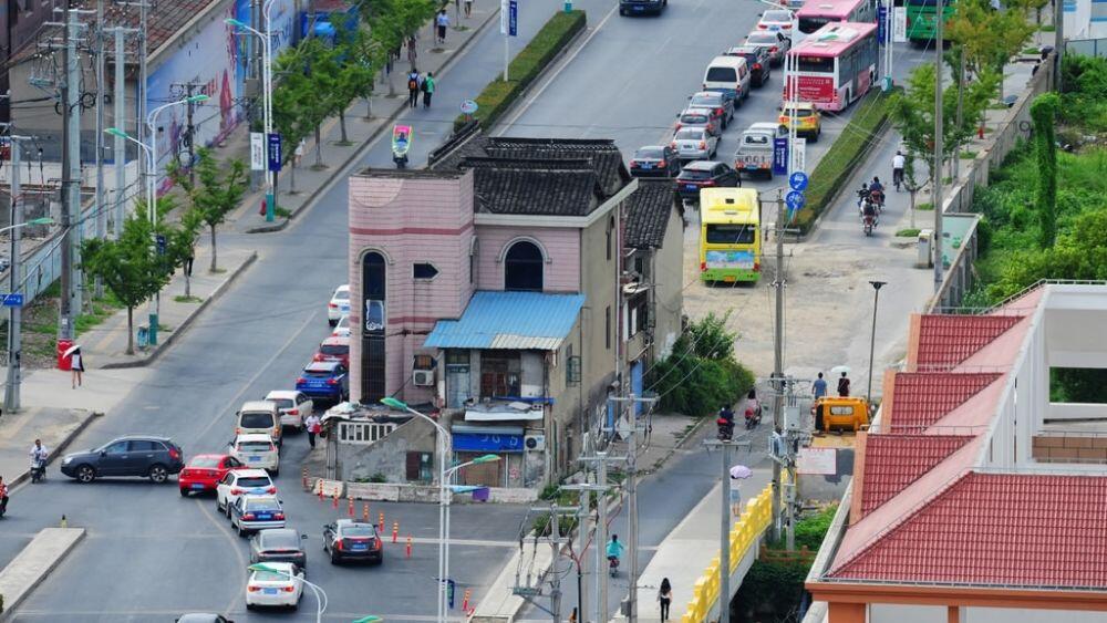 Ini kompensasi yang buat keluarga rumah di tengah jalan ini mau pindah