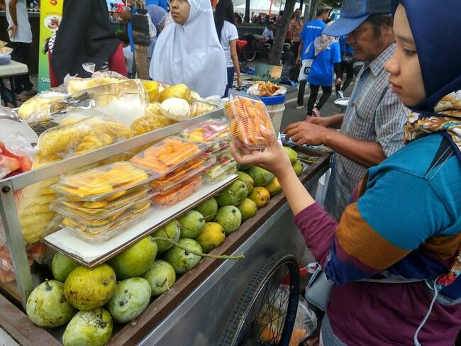 Berbagai Godaan yang Gagalkan Pembakaran Kalori di Car Free Day