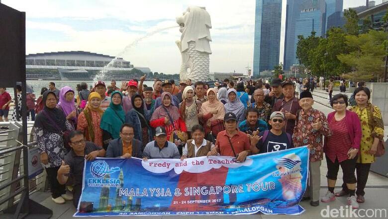 Hebat! Mantan Murid Ajak 65 Guru Piknik Gratis ke Luar Negeri