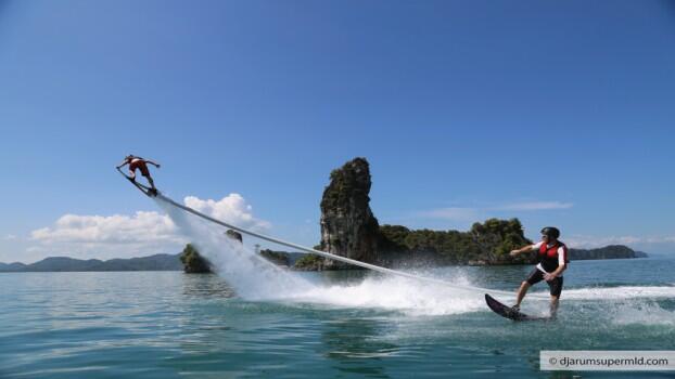 Mengenal Hoverboard Water, Alat yang Bikin Kita Serasa Jadi Green Goblin Gan!