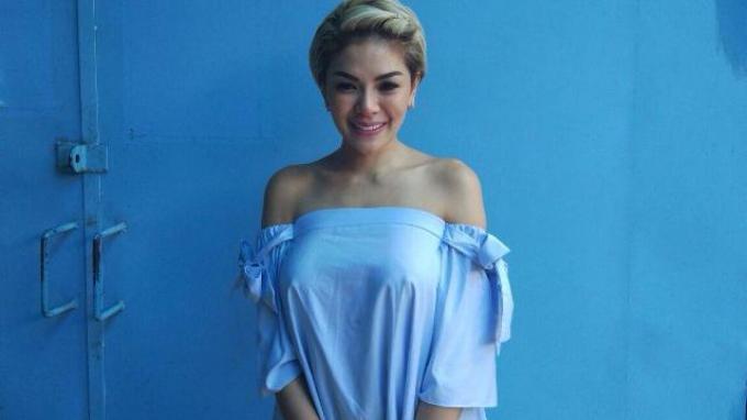 Sibuk Syuting, Nikita Mirzani Sering Ketinggalan Gosip