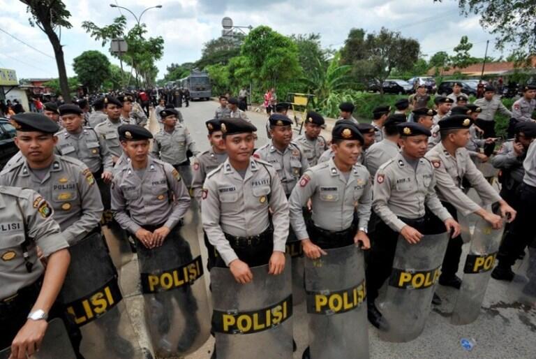 Polri Dipersenjatai Serupa TNI ?? Tidak SEPANTASNYA !