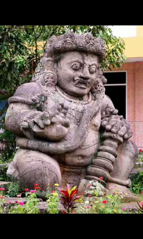 Belajarlah dari Dwarapala
