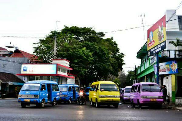 Mengapa Orang Indonesia Lebih Senang Pakai Motor? 