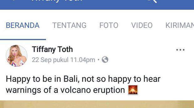 Lagi di Bali, Model Playboy Ini Tak Happy karena Gunung Agung