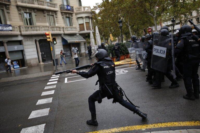 Referendum Kemerdekaan Catalonia Rusuh, Polisi Spanyol Rebut Kotak Suara