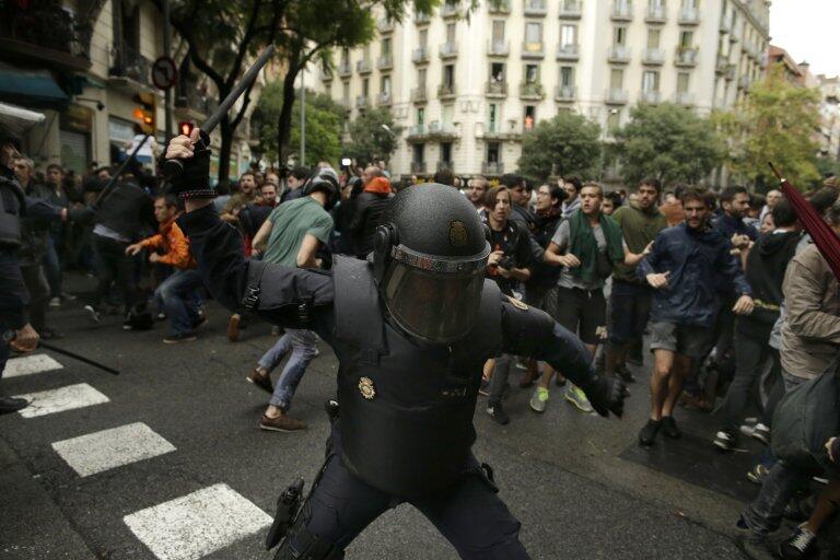 Referendum Kemerdekaan Catalonia Rusuh, Polisi Spanyol Rebut Kotak Suara