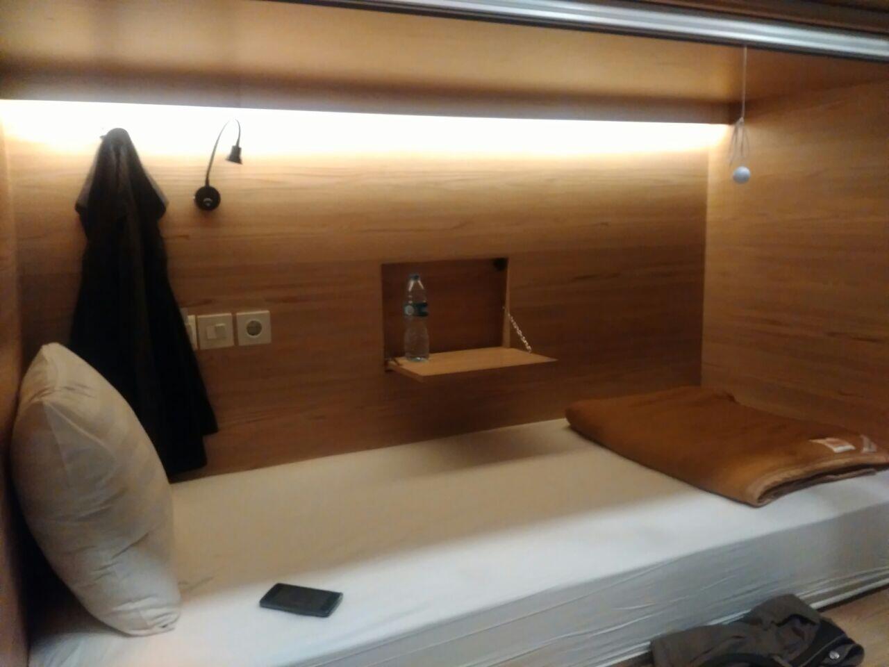 POD Hotel Di Stasiun GAMBIR (Hotel Capsule)
