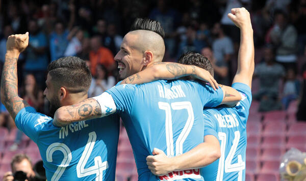 Napoli Masih Sempurna, Hamsik Samai Maradona