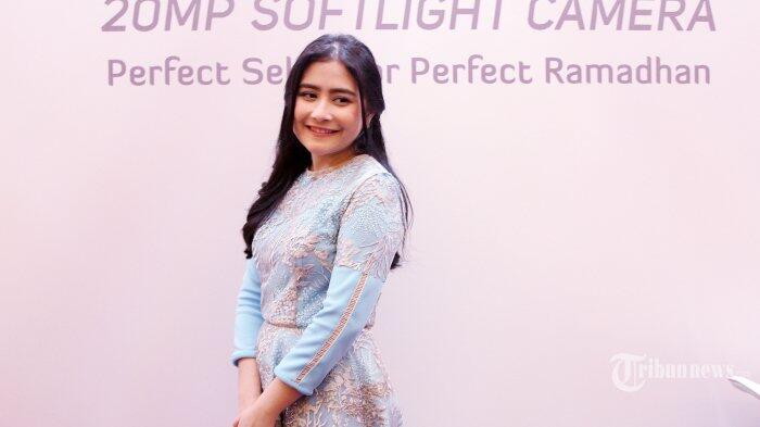 Pesan Sang Ayah Ketika Izinkan Prilly Latuconsina Kuliah