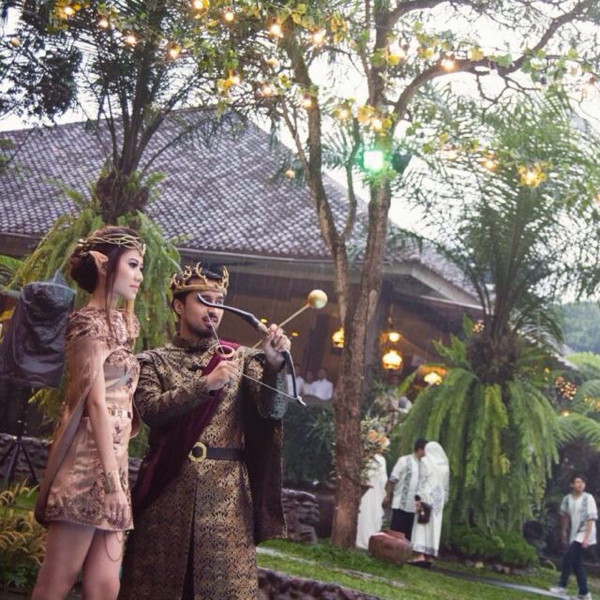 Pernikahan Bertema Game of Thrones dengan Latar Rustic Ini Jadi Sorotan