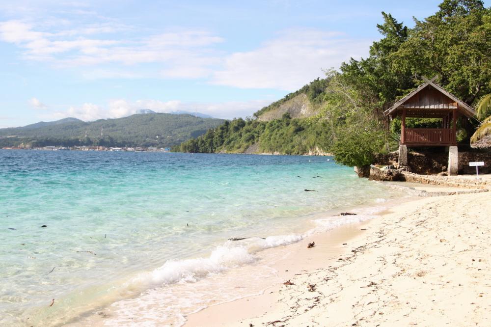 Menjadi Saksi Indahnya Pantai-Pantai di Tanah Celebes Follow 3