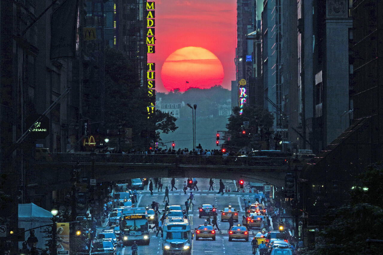 Gokil! Sunset Fenomenal Manhattangenge Terjadi di Jakarta Green Pramuka City