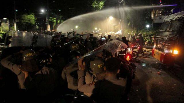 Hiruk Pikuk ‘Bahaya’ Komunis: Sampai Kapan?