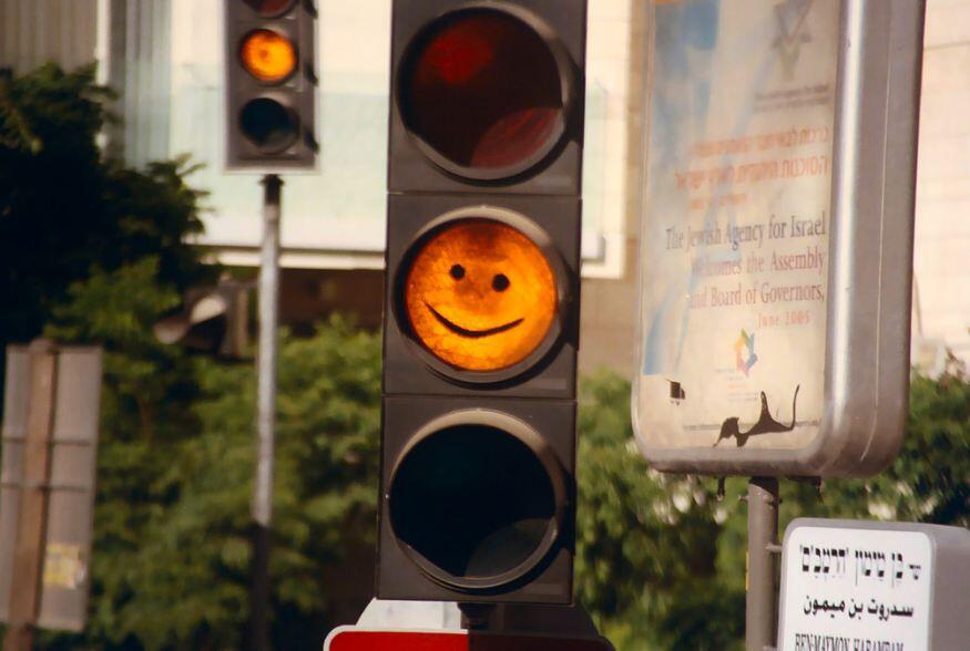 10 Lampu lalu lintas unik dari berbagai negara, ada lambang cinta