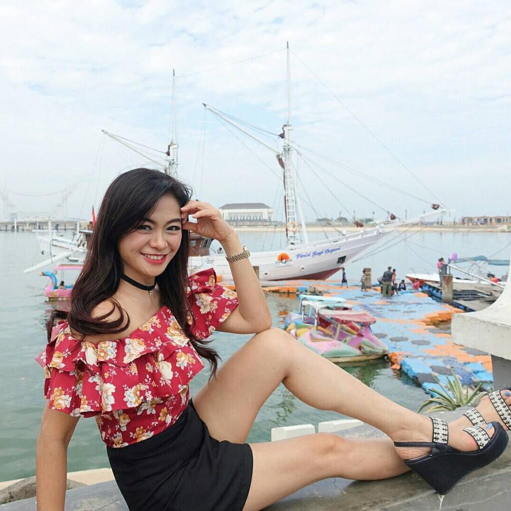 Usia Sudah 50 Tahun, Tante Sandra Dewi Ini Masih Seperti Gadis!