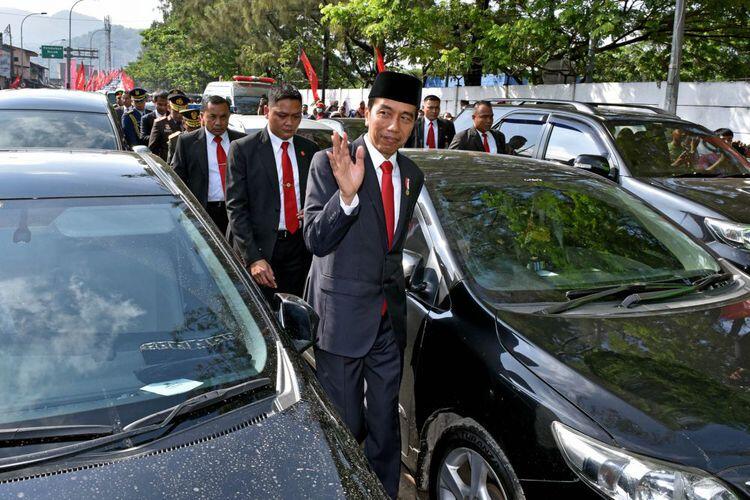 Cerita Jokowi Basah Kuyup Jalan Kaki ke Lokasi HUT TNI