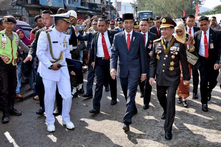 Cerita Jokowi Basah Kuyup Jalan Kaki ke Lokasi HUT TNI