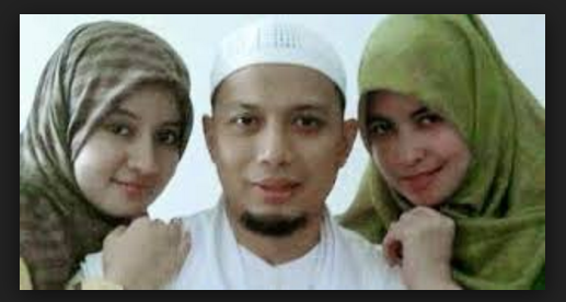 Foto Bareng 3 Istri, Ustaz Arifin Ilham Bicara Pilar Keluarga Sakinah