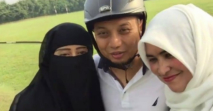 Foto Bareng 3 Istri, Ustaz Arifin Ilham Bicara Pilar Keluarga Sakinah