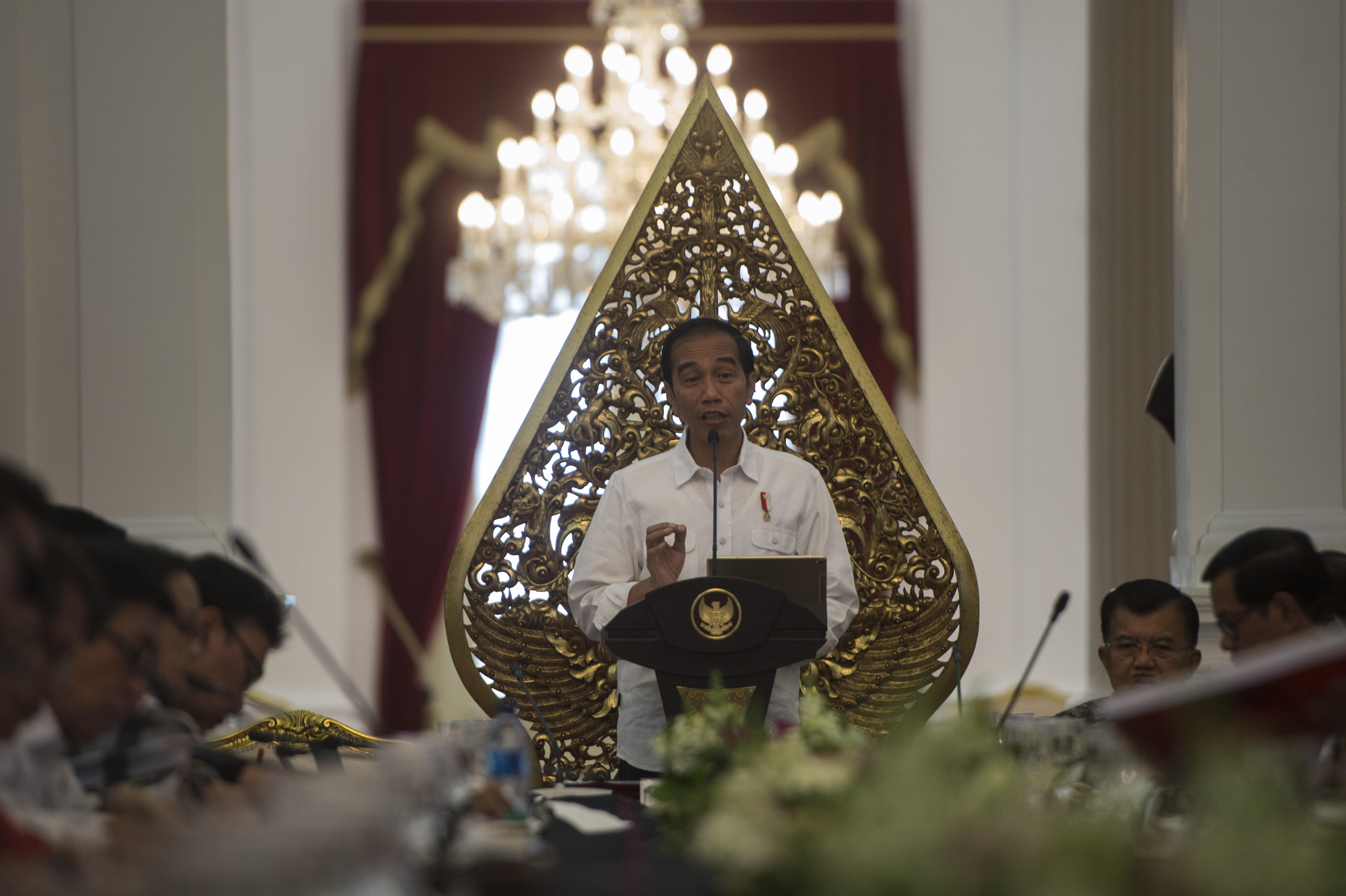 Terjebak Macet, Jokowi Berjalan Kaki ke Lokasi HUT TNI