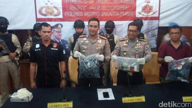 Polisi Amankan 51 Pria Diduga Gay di Tempat Sauna Jakpus