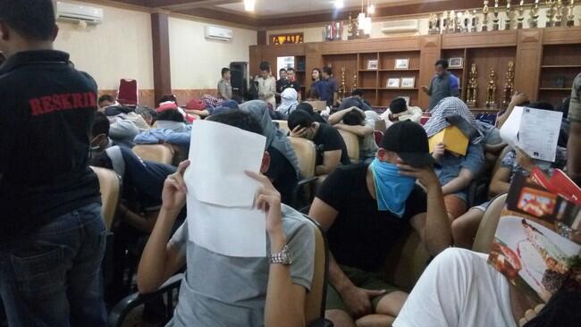 Polisi Amankan 51 Pria Diduga Gay di Tempat Sauna Jakpus