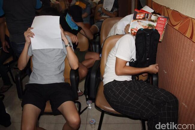 Polisi Amankan 51 Pria Diduga Gay di Tempat Sauna Jakpus