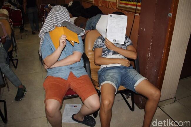 Polisi Amankan 51 Pria Diduga Gay di Tempat Sauna Jakpus
