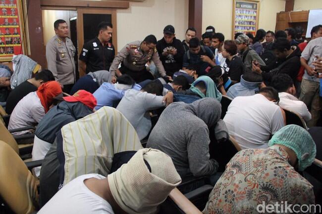 Polisi Amankan 51 Pria Diduga Gay di Tempat Sauna Jakpus