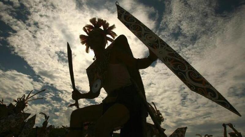 Sosok Legendaris Suku Dayak yang Mengerikan (PANGLIMA BURUNG)