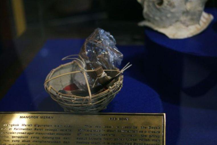 Sosok Legendaris Suku Dayak yang Mengerikan (PANGLIMA BURUNG)