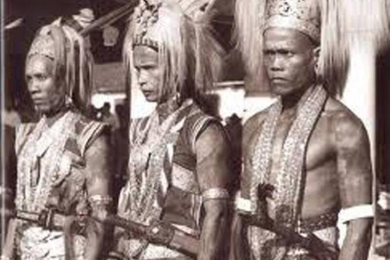 Sosok Legendaris Suku Dayak yang Mengerikan (PANGLIMA BURUNG)