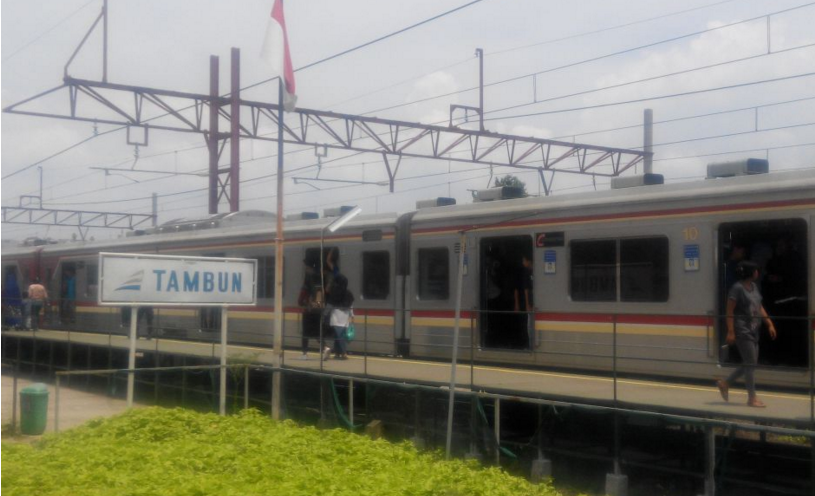 Hari Pertama Beroperasi, KRL Cikarang Padat Penumpang