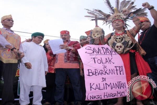 FPI vs Dayak: Kau bilang kami KAFIR