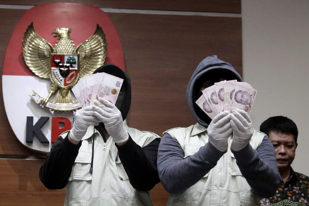 Ketua PT Sulut dan Poltikus Golkar Pakai Kode 'Pengajian'