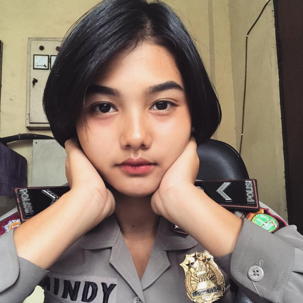 Bripda Nindy, Polwan Cantik Yang Suaranya Bisa Bikin Hati Agan Meleleh