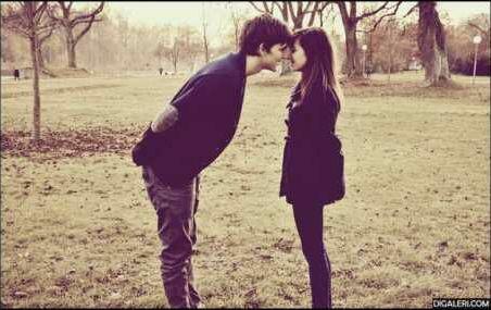 5 Puisi Paling Romantis Karya Sastrawan