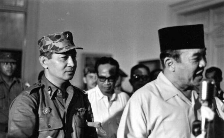 Inilah 6 Dosa Soeharto Terhadap Soekarno