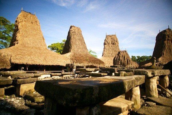 Kampung Adat Tarung Yang Menyimpan Tambur Berbahan Kulit Manusia Hangus Terbakar