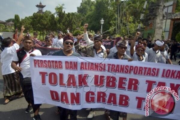 &#91;SHARE&#93; Demo Transportasi umum, siapa yang menang?