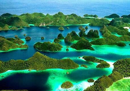 Pesona Raja Ampat, Surga Dunia yang Nyaris Terlupa