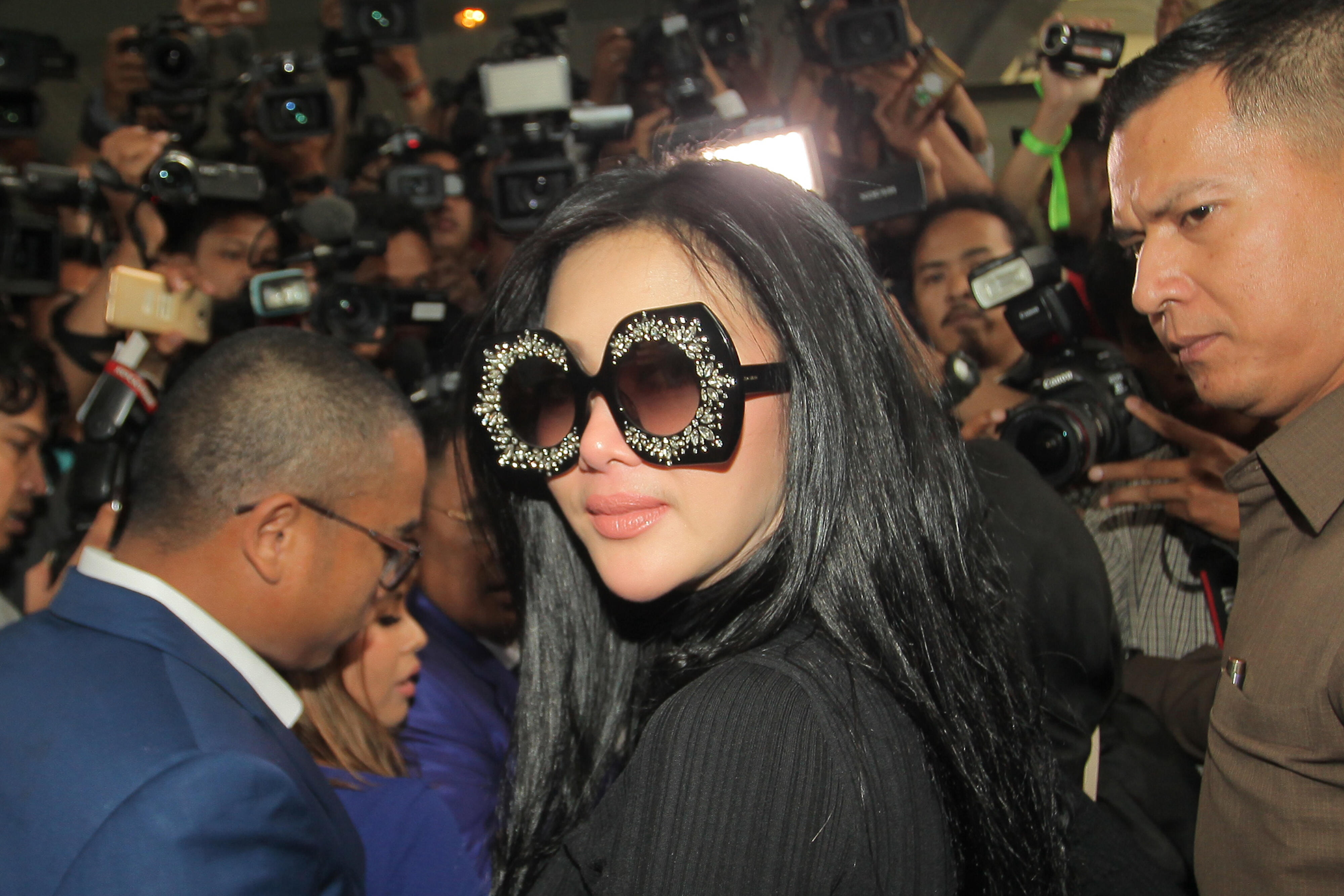 Bantahan Syahrini soal Aliran Dana Rp1,3 Miliar dari First Travel