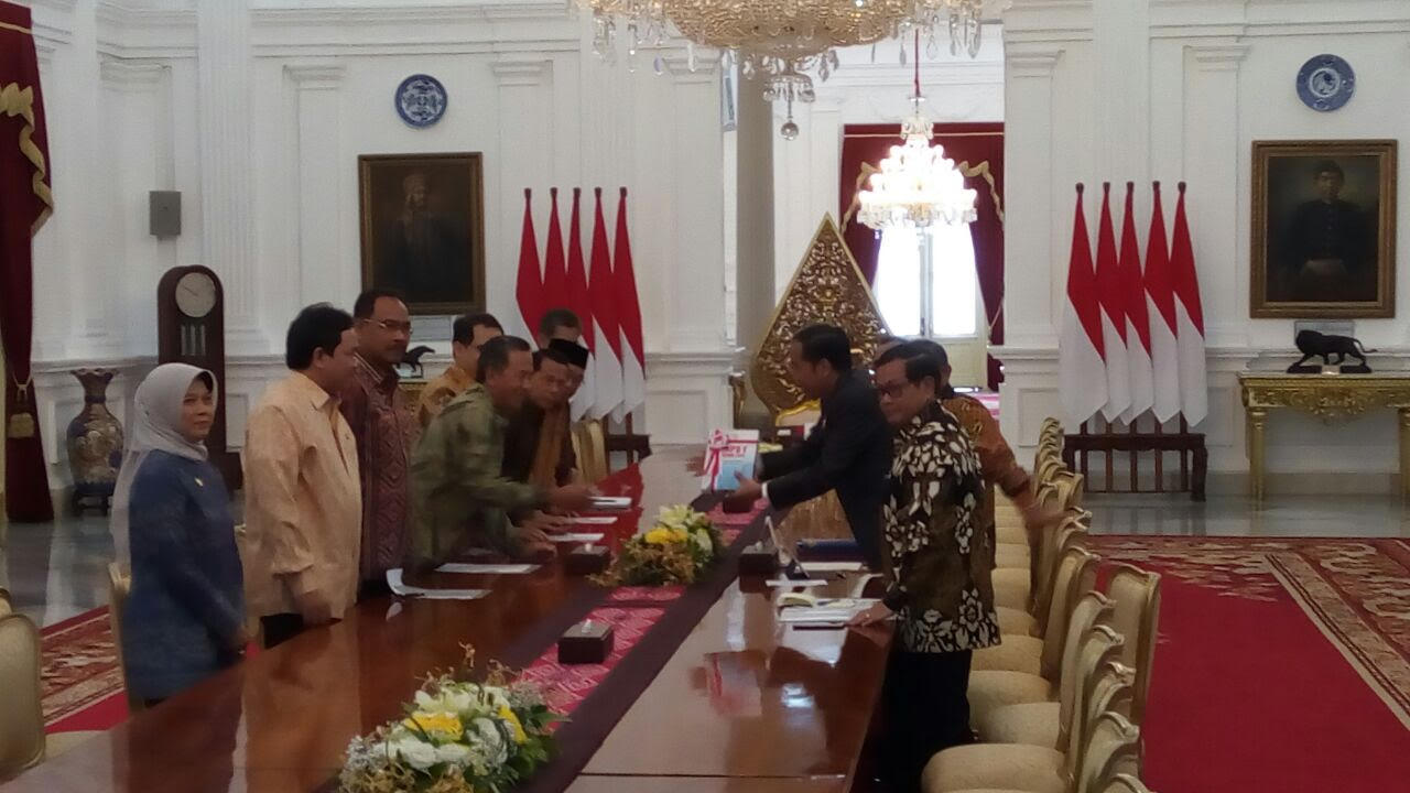 BPK Sampaikan Laporan IHPS I Tahun 2017 pada Presiden