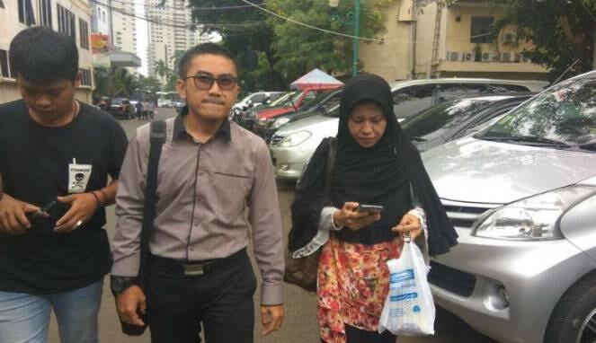 Dicecar Soal Akun FB Suami, Istri Jonru Ginting Mengaku Gaptek