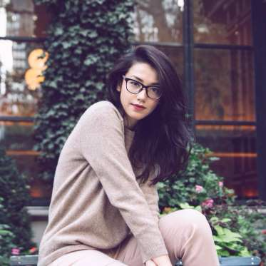Foto-Foto Velove Vexia Saat di New York, Cantik &amp; Tampak Smart